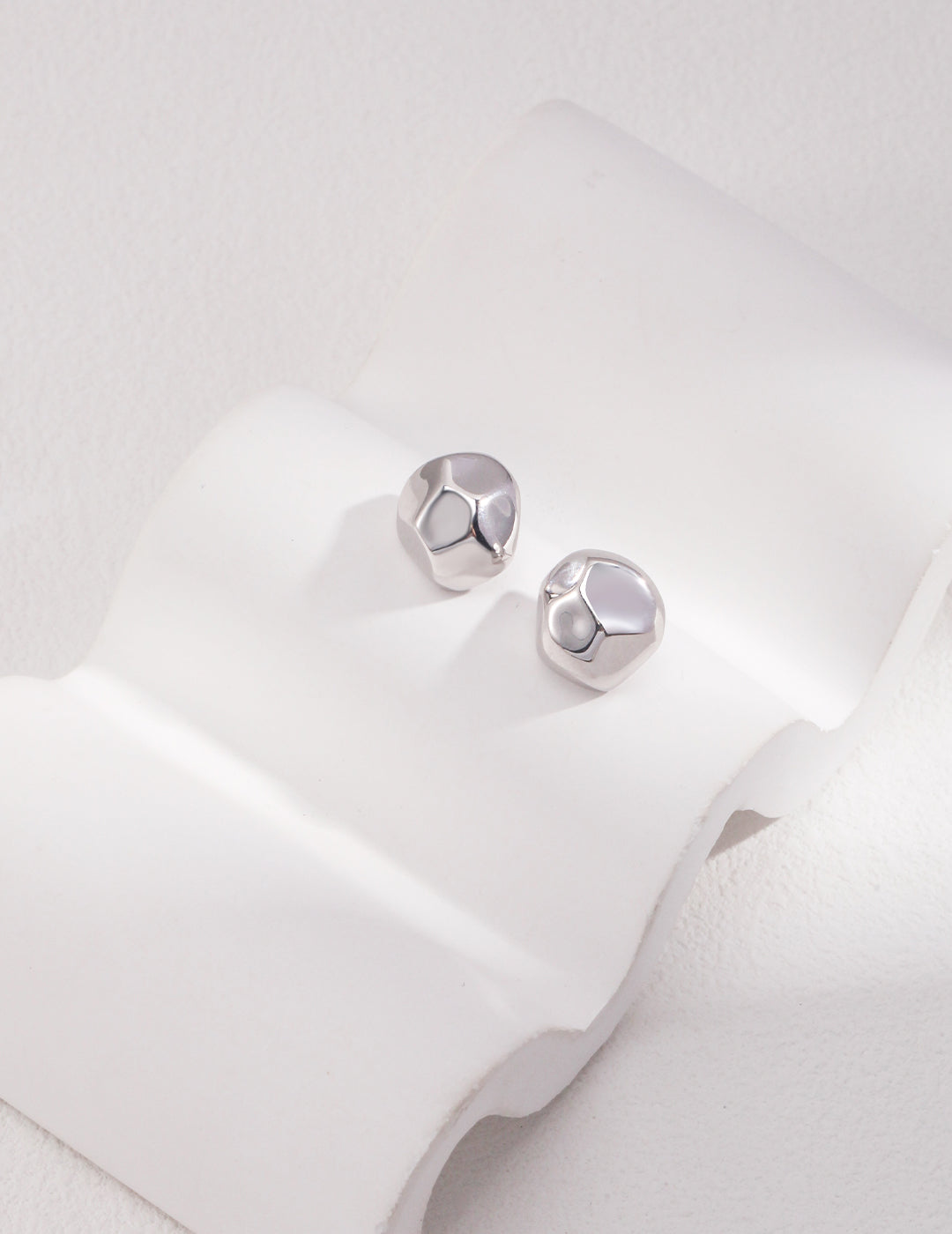 925 STERLING SILVER ROCK EARRING